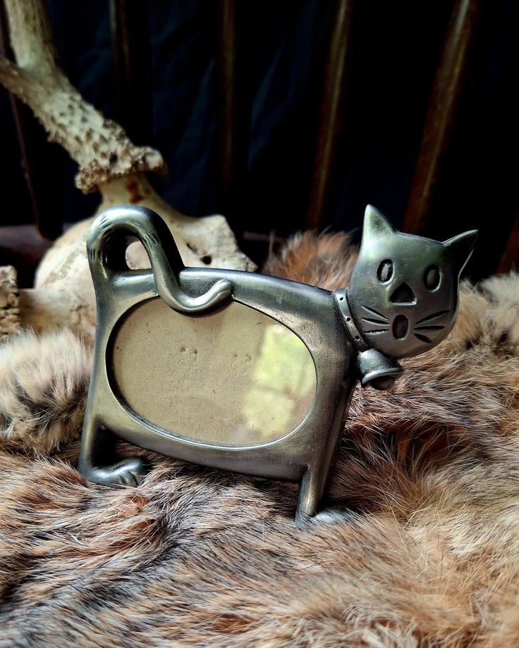 Vintage Cat Frame