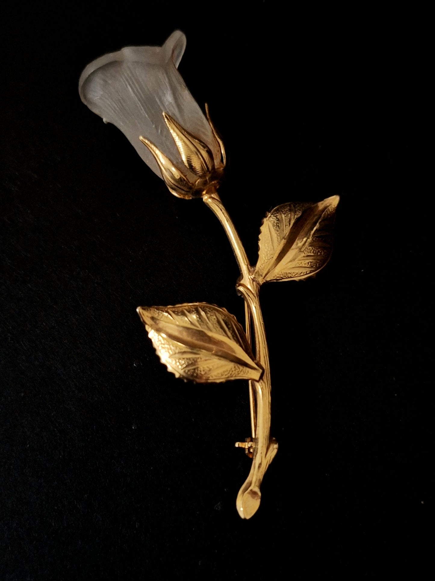 Vintage White and Gold Floral Brooch