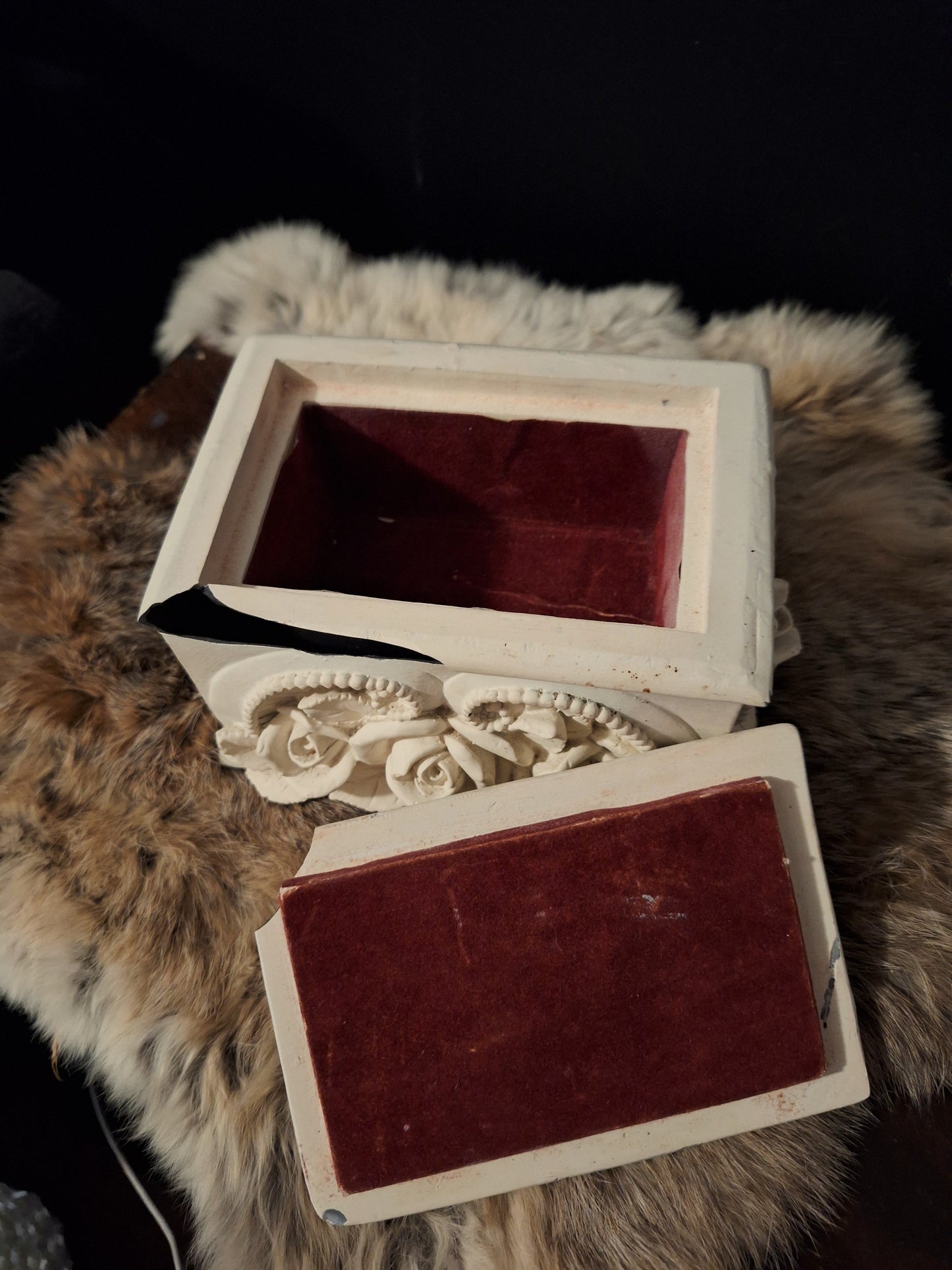 Vintage White Rose Trinket Box [Broken]